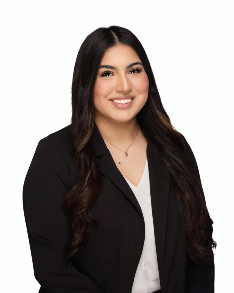 Isabella Castro – Customer Service Representative